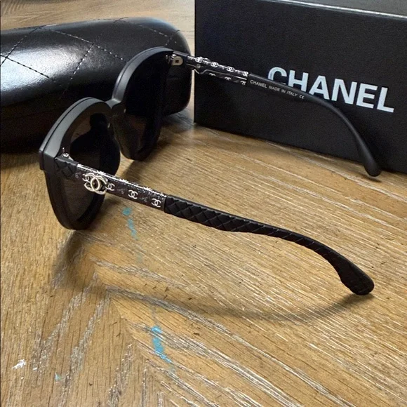 Chanel Black Monogram CC Oversized Square Sunglasses - Picture 5 of 8